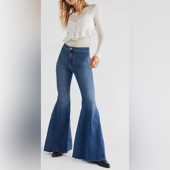 We The Free Denim - We The Free by Free People Float On Flare Jeans Women’s 24 Blue Raw Hem